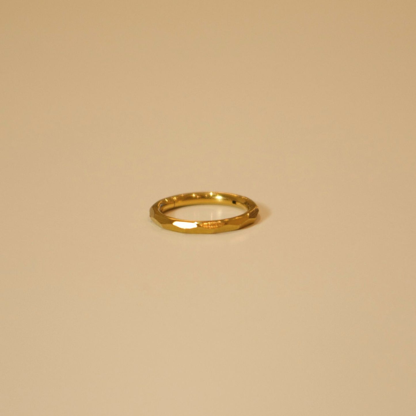 Piercing Simple Martelé